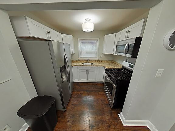 3rd image of 28319 Maple St