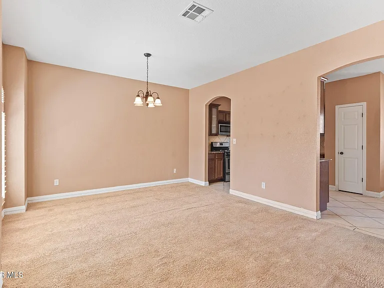 2120 Shreya St — Photo 3