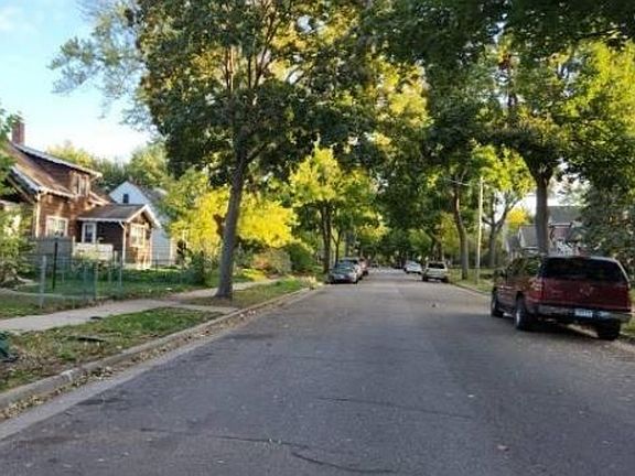 Exterior Neighborhood (street photo)