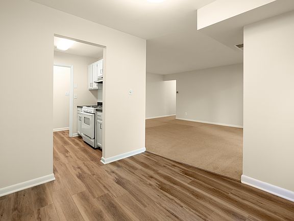 3rd image of 3846 Lyndhurst Dr