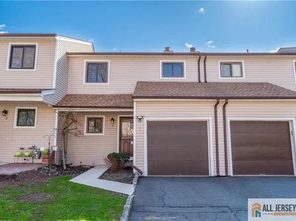 5 Lily Ct, Edison, NJ 08820