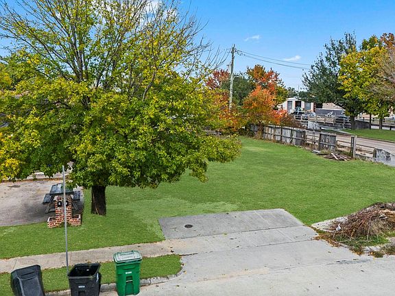 5th image of 9402 Derrik Dr