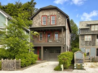 30 Button Ln, Pacific Beach, WA 98571