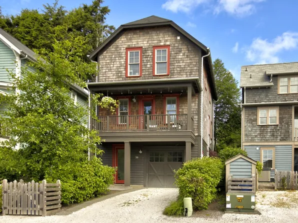 30 Button Lane, Pacific Beach, WA 98571