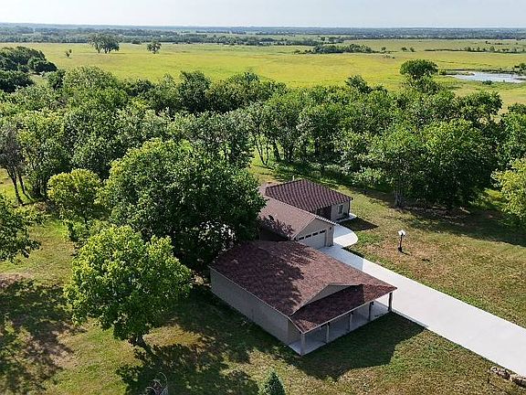 3rd image of 979 Fauna Rd