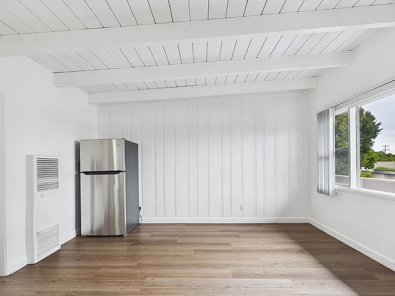 205-215 W Roderick Ave #5 — Photo 7