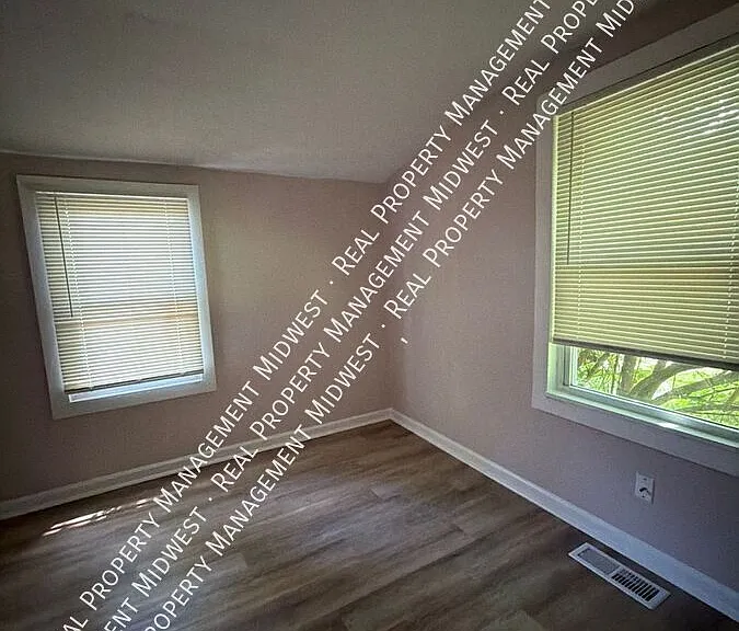 2504 Forest Home Ave — Photo 30