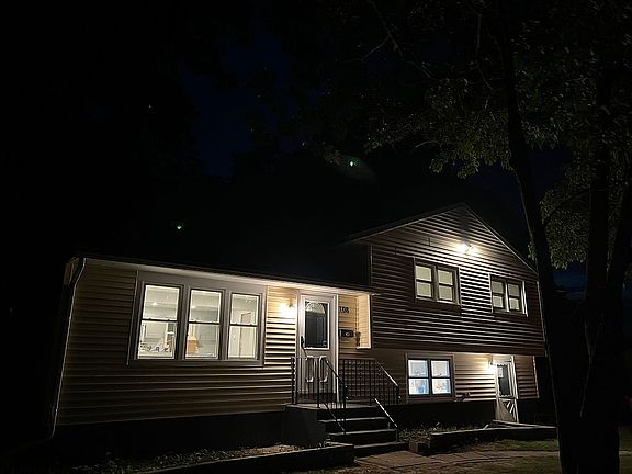 4th image of 108 Fern St