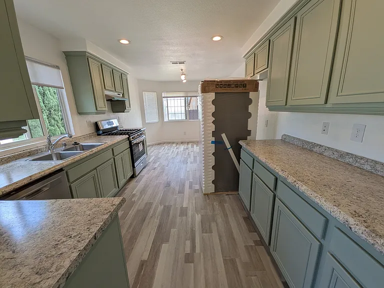 Hildale Cir — Photo 33