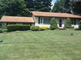 1122 Oak Tree Rd, Akron, OH 44320