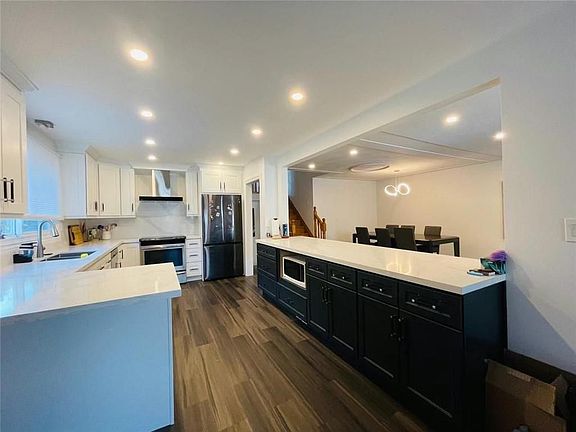 2nd image of 54 Eastbury Dr