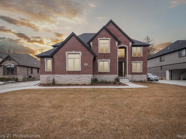 5988 Park Ave, Washington, MI 48095