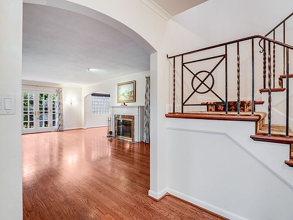 5th image of 629 SE Saint Andrews Dr