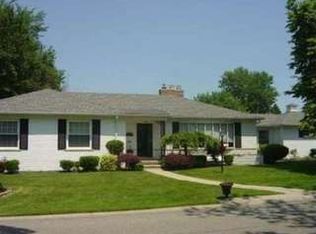 788 Fairford Rd, Grosse Pointe Woods, MI 48236