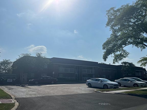 3rd image of 1103 Mercury Dr Unit 2D