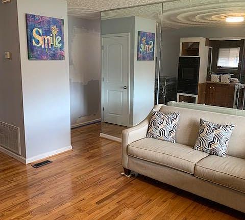 3rd image of 900 Dandridge Dr