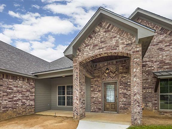 3rd image of 142 Majestic Ln