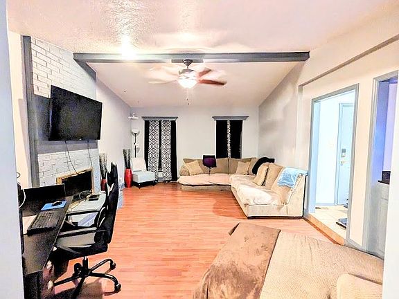 2nd image of 2125 Whiteoak Cir