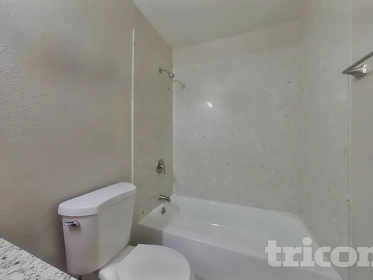 748 La Cruz Ln #L — Photo 14