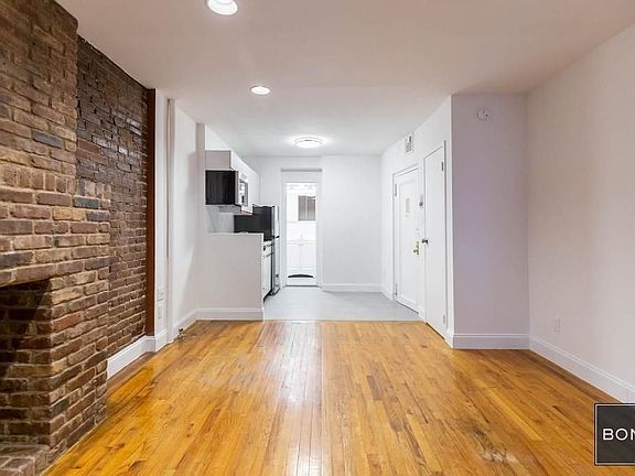 3rd image of 224 E 81st St APT 4C