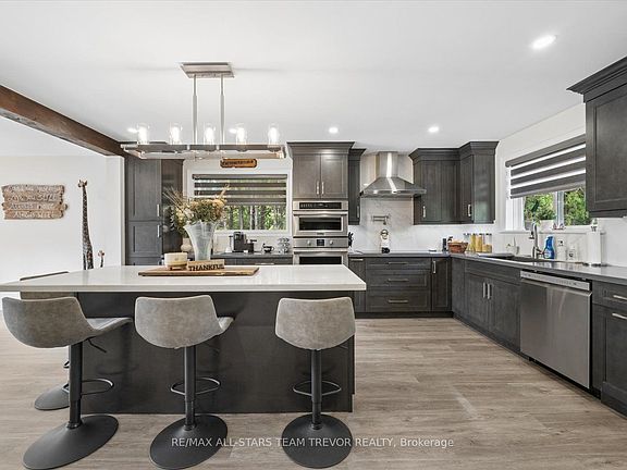 3rd image of 35 Petes Ln