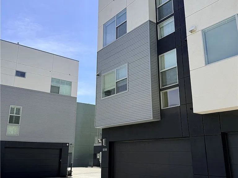 1527 Sullivan Ave — Photo 44