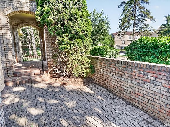 4th image of 6190 Celeste Rd