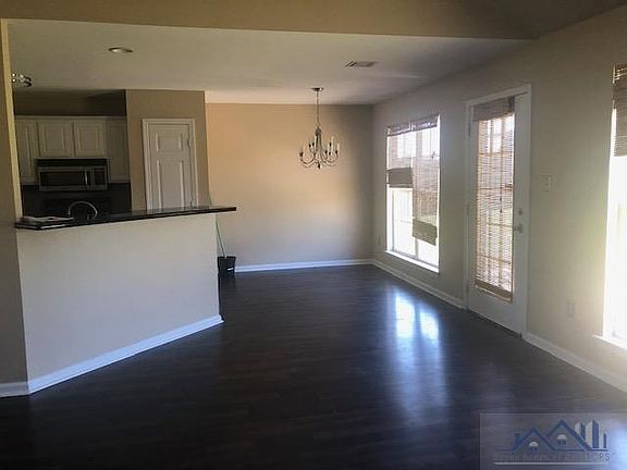 5th image of 282 Revere Ln
