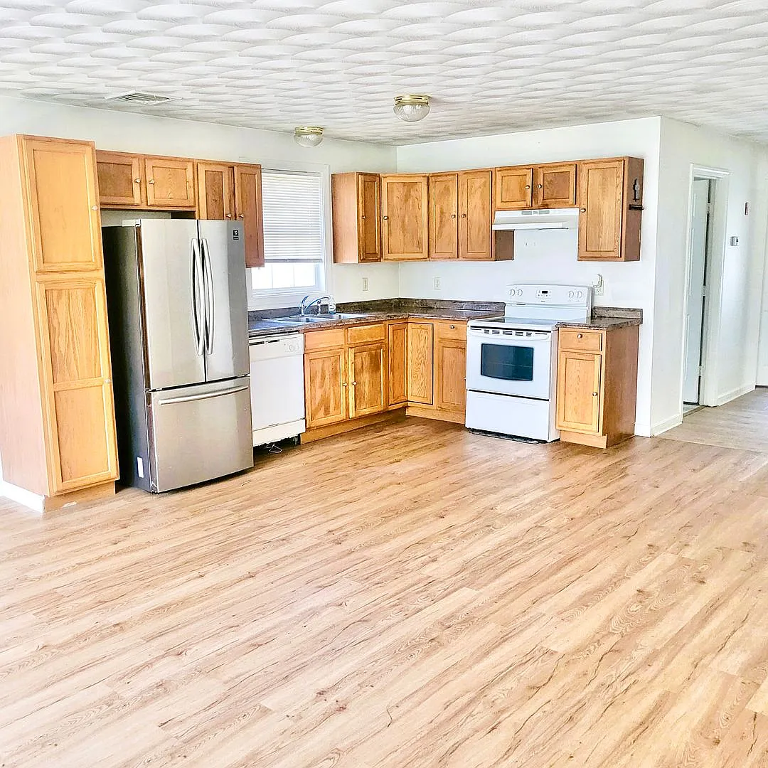 **Providence/Smith Hill - Three Bed/1.5 Bath - $2,295** — Photo 2