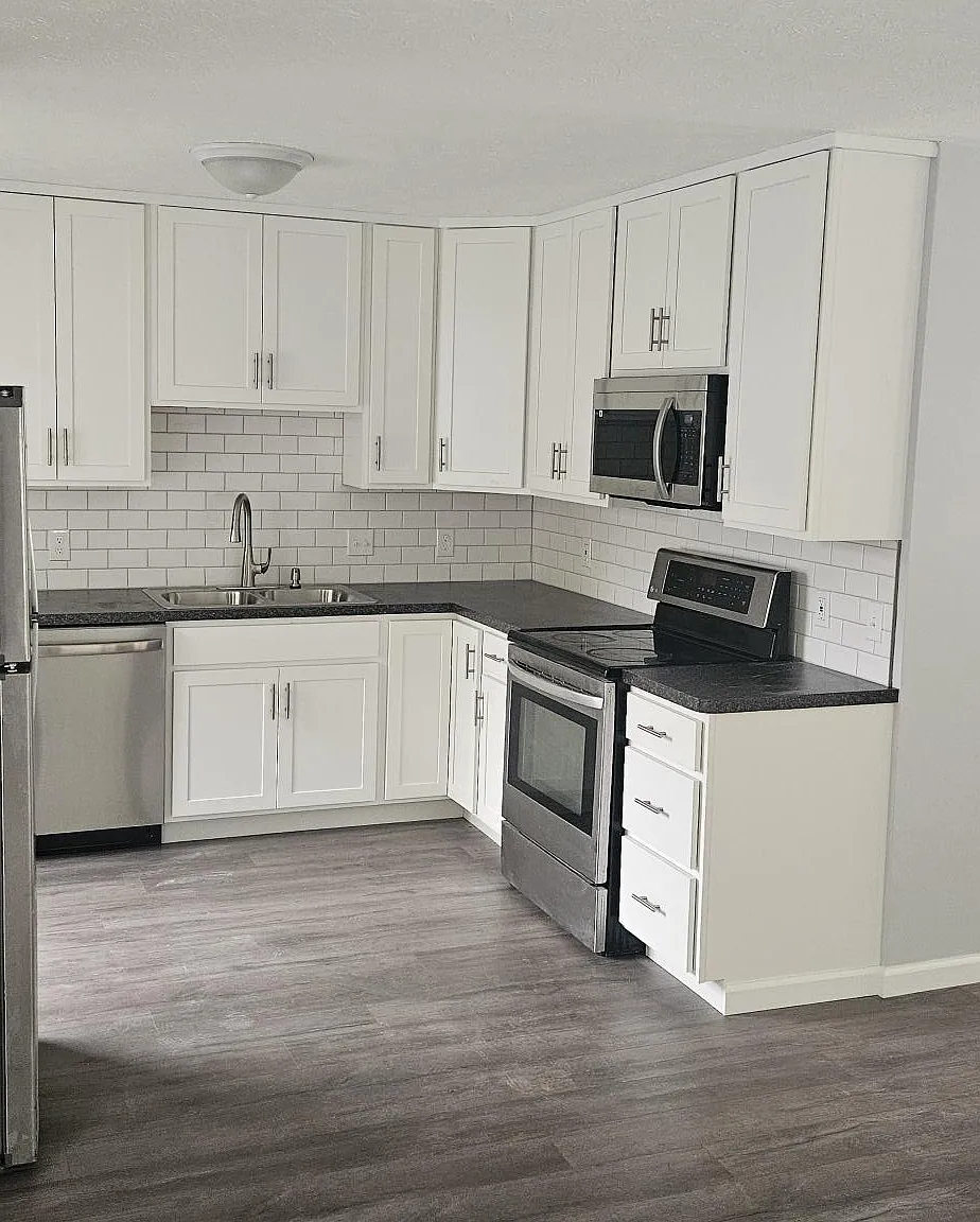 118 E Lorain St — Photo 1