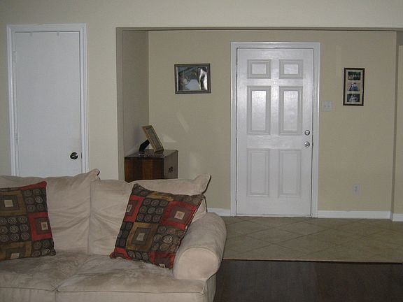 5th image of 641 Stoneridge Dr