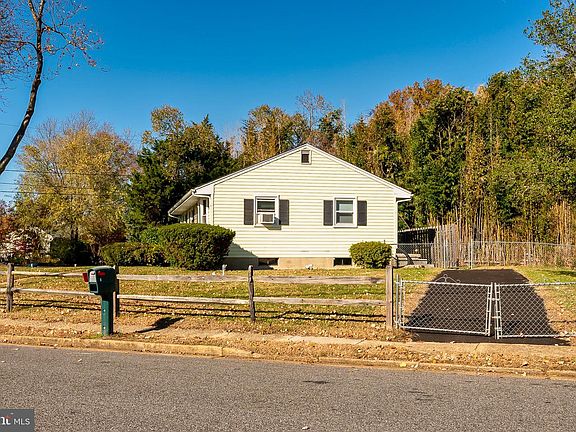 5th image of 201 Garden Gate Ln