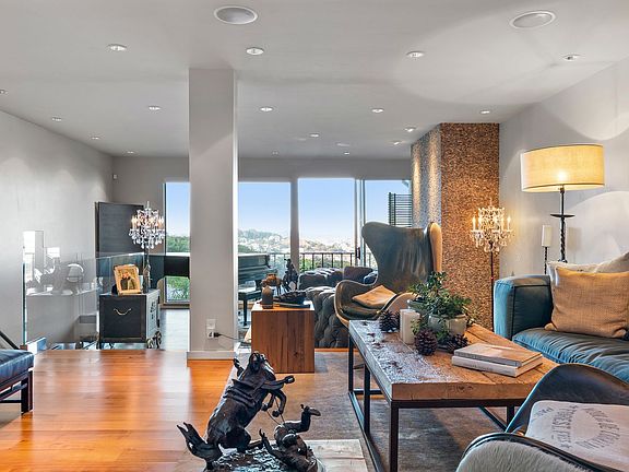 4th image of 154 Carnelian Way