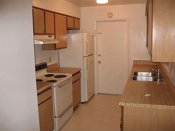 5th image of 885 Marlene Dr