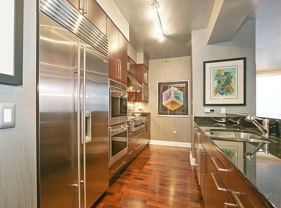 5th image of 1211 S Prairie Ave APT 6105P