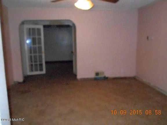 5th image of 7144 Pine Hill Dr NE