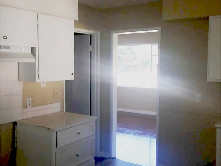 2920 Oak Forest Dr — Photo 3