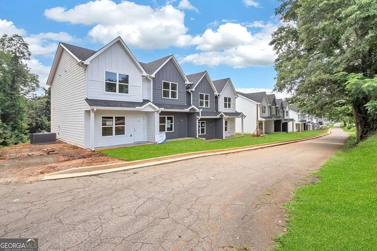 2 bed, 2.5 bath, $1,450 — Photo 2