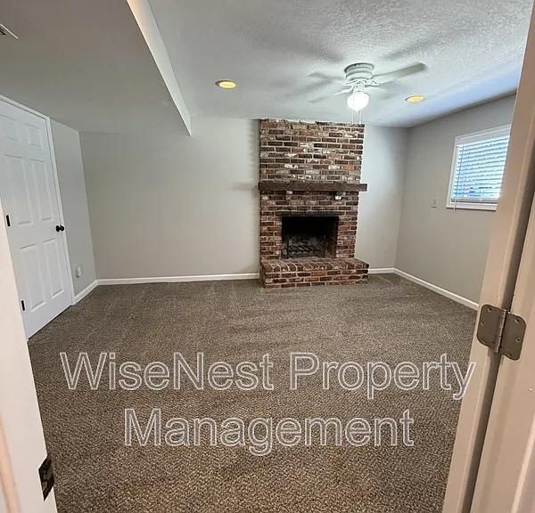 1820 E Cherokee Ln — Photo 19