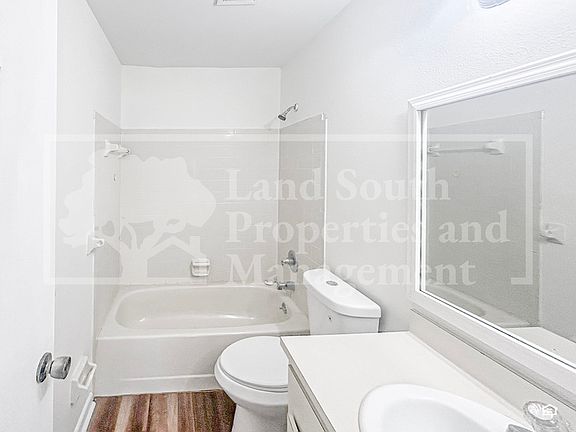 5th image of 227 Village View Ln