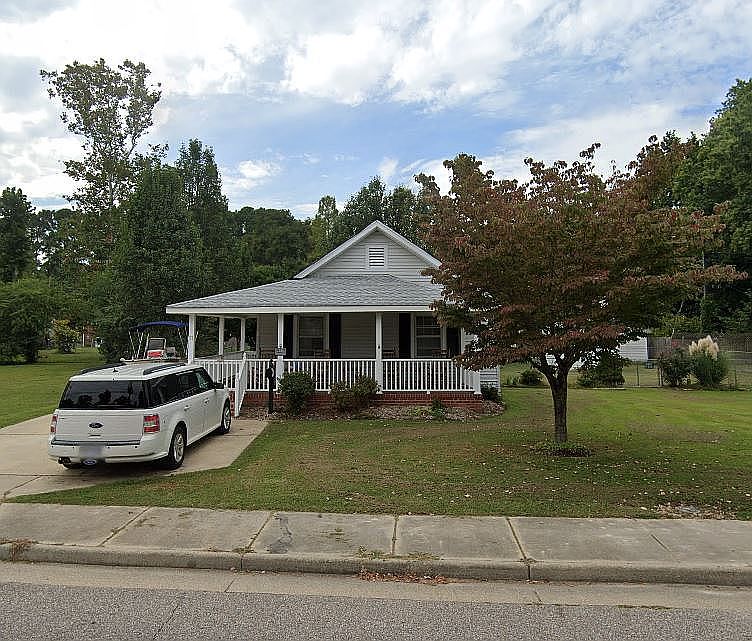1st image of 11 Moores Ln N