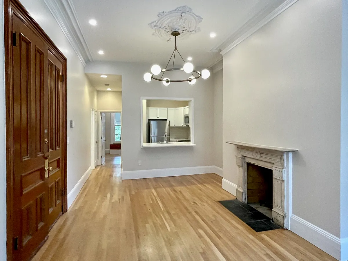 Building Photo - 24 Yarmouth St #3