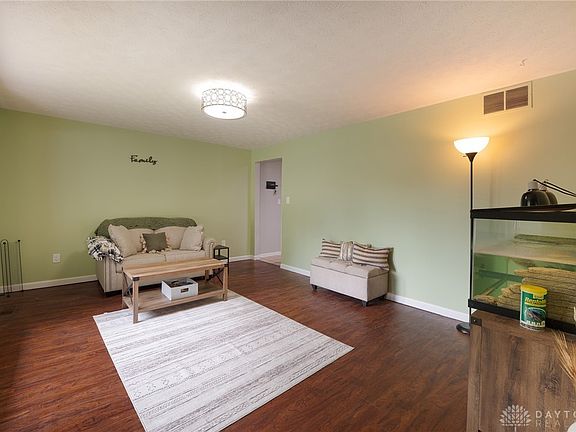 3rd image of 1038 Heathwood Dr