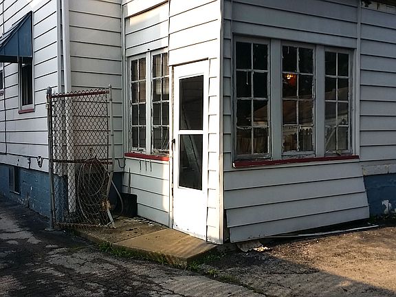 3rd image of 557 E Florida Ave