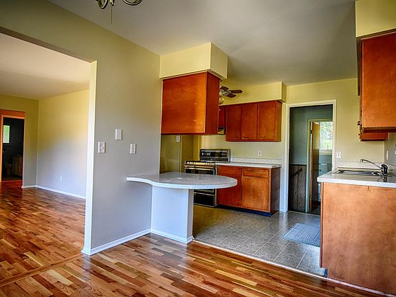 4th image of 2700 Greenbriar Ave