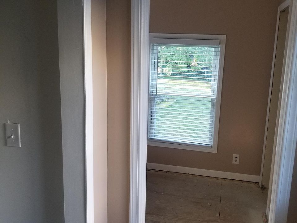 2nd image of 28912 Dawson St