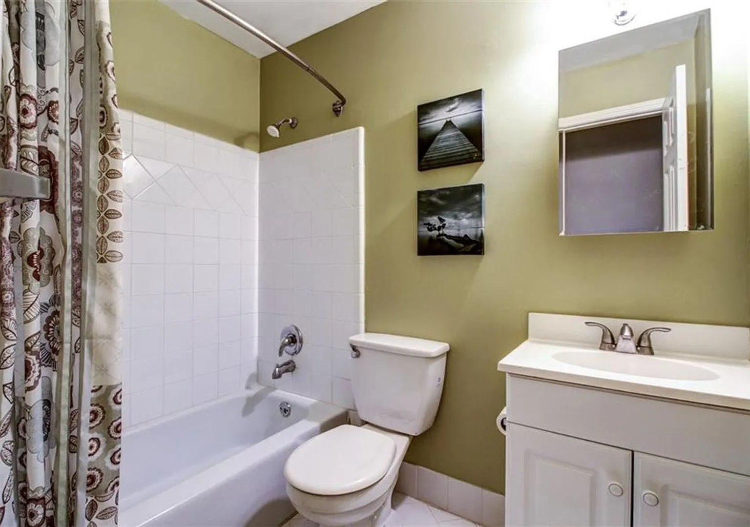 Decatur End-Unit Townhome Minutes from Emory & CDC — Photo 4