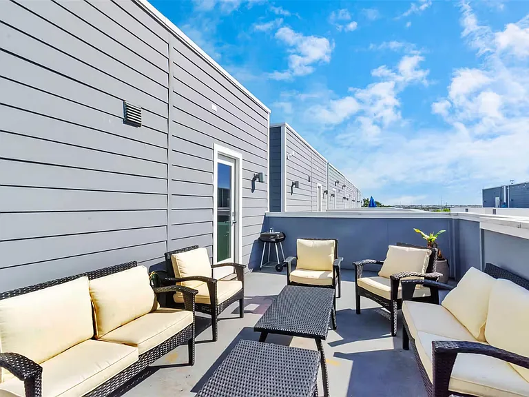 2107 Engelmohr St — Photo 19