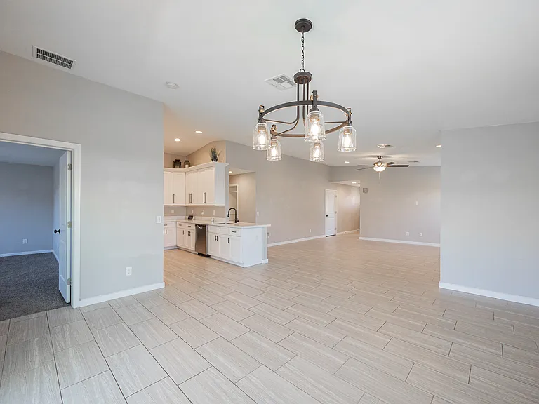 2547 E Illini St — Photo 9