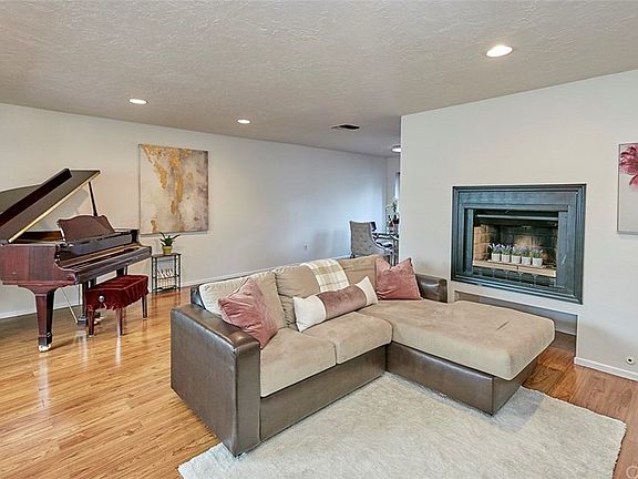 3rd image of 105 N El Molino St APT D
